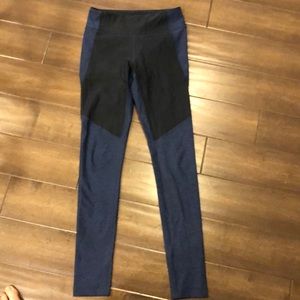 Outdoor Voices navy/black leggings size small